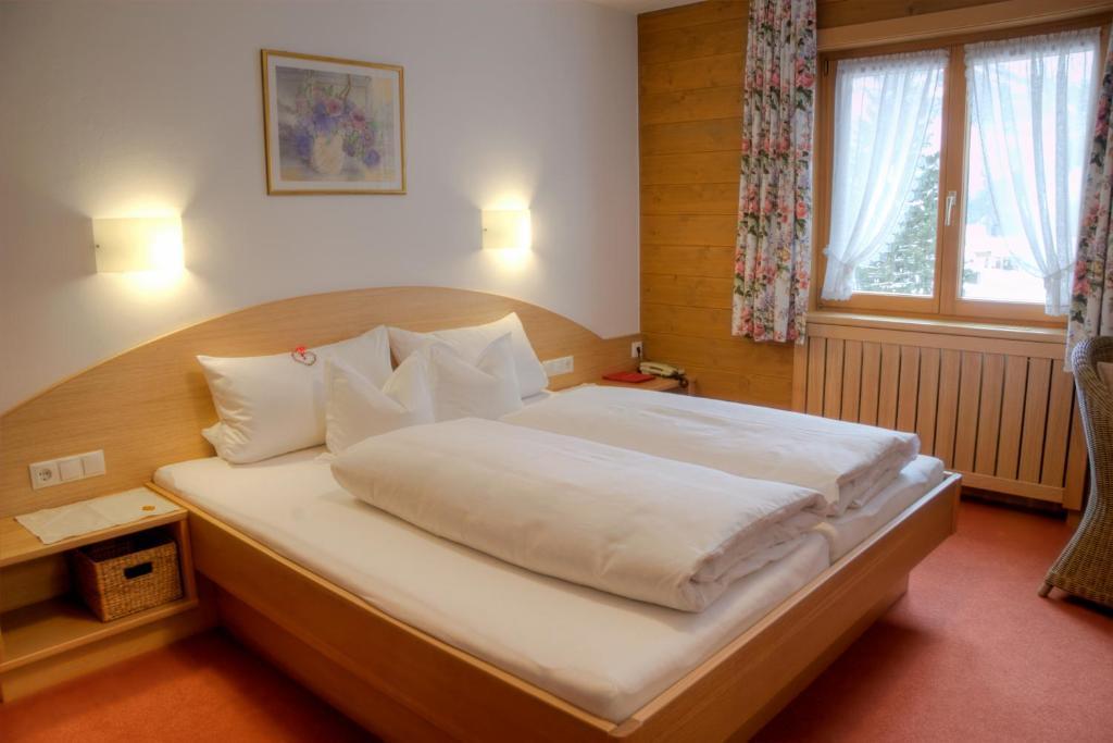 بارتنين Pension Christophorus Hotel Garni الغرفة الصورة